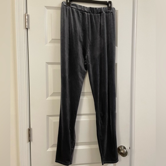 2 Piece Gray Velour Top & Pants Outfit, Size CL, No other label included see pic - Picture 2 of 14